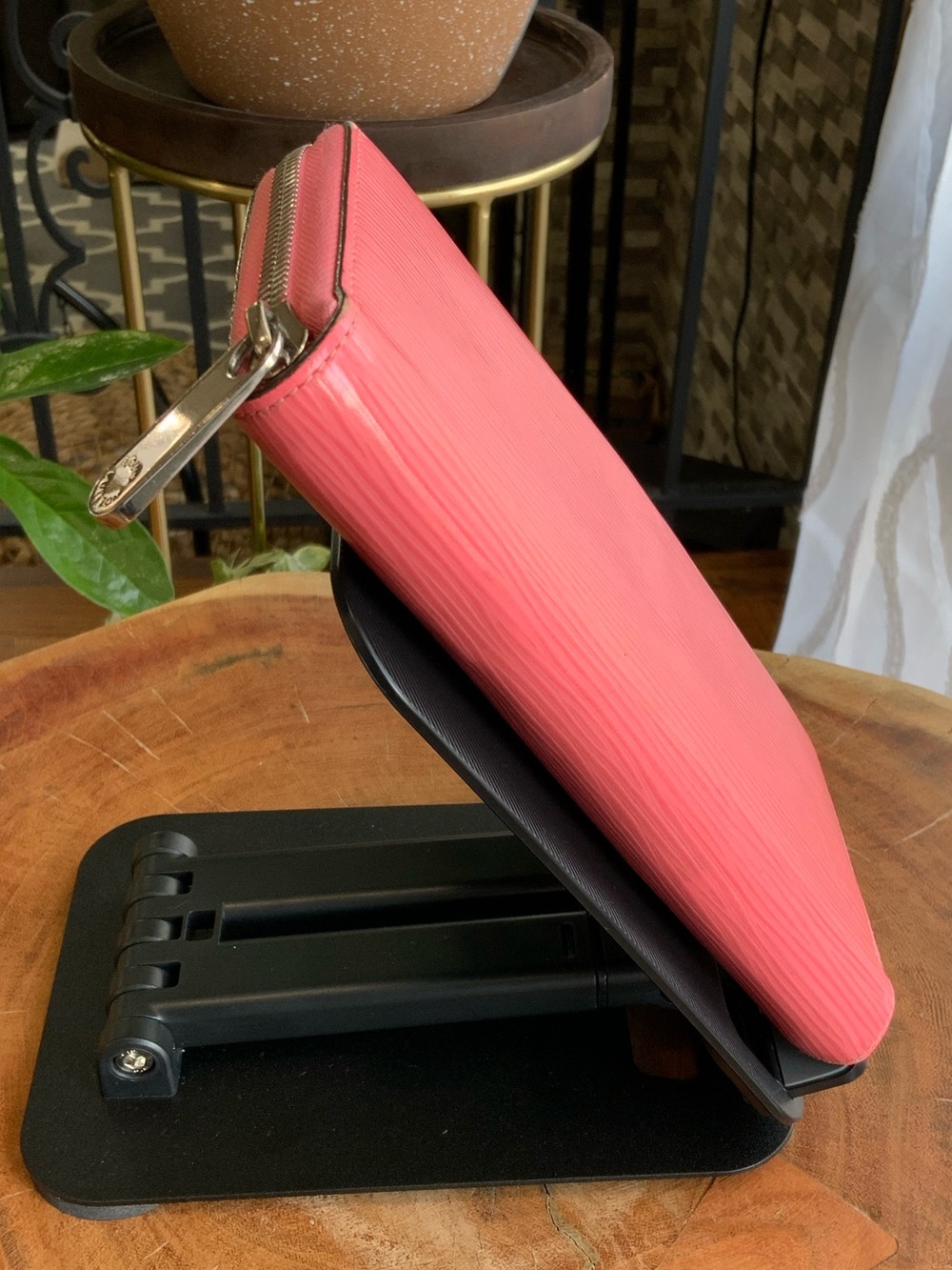 Louis Vuitton Pink Textured Zip Around Wallet - Picture 4 of 11